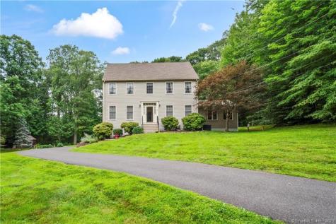 16 Twist Hill Road Newtown CT 06470