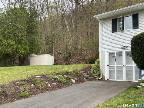 91 Beacon Manor Road Naugatuck CT 06770