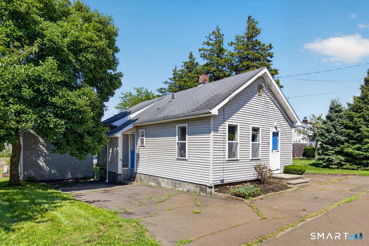 21 Edgemere Road East Haven CT 06512