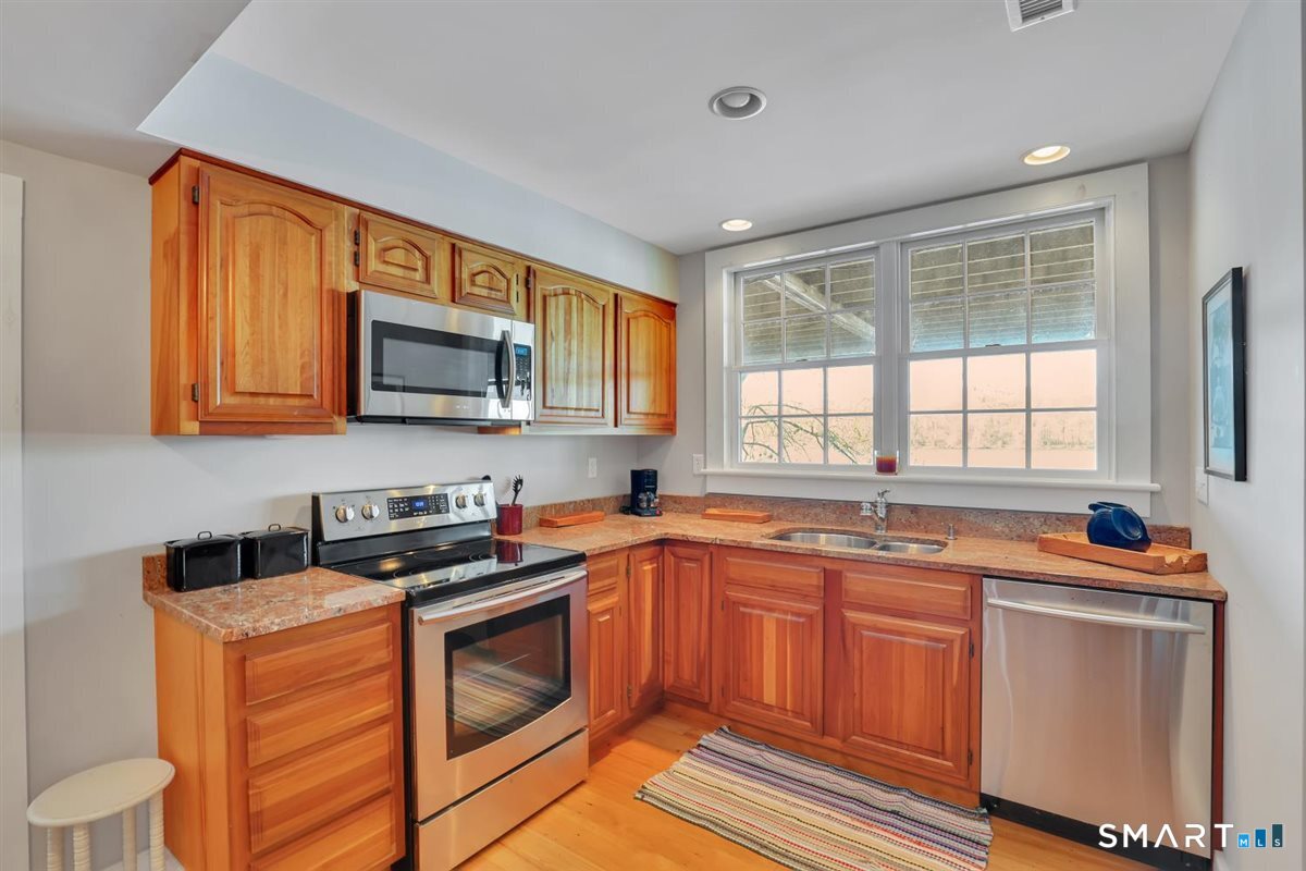 30 Knowles Road East Hampton CT 06424