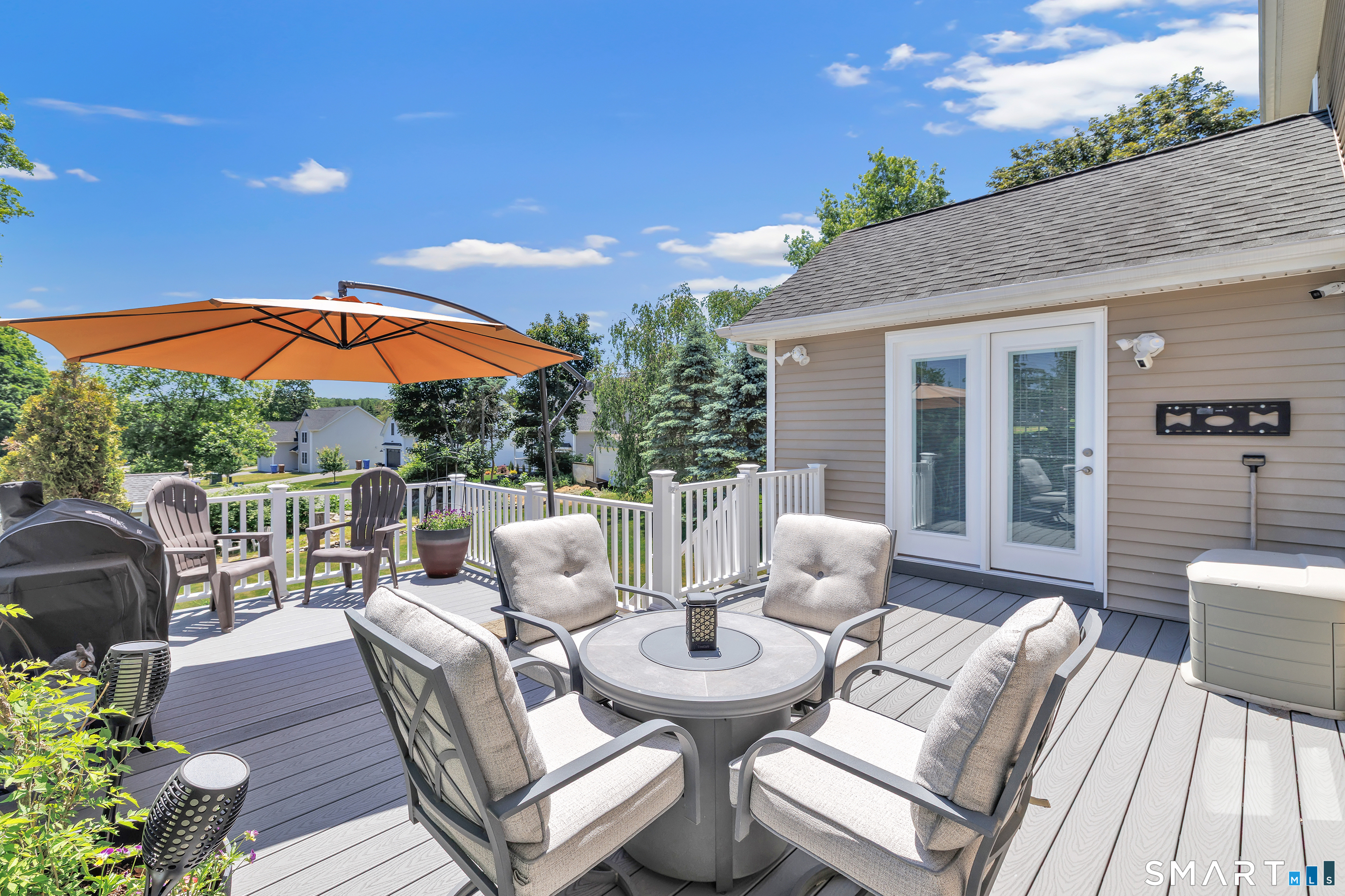 11 Ten Coat Lane Shelton CT 06484