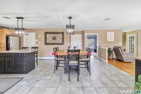 11 Ten Coat Lane Shelton CT 06484