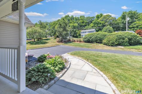 11 Ten Coat Lane Shelton CT 06484