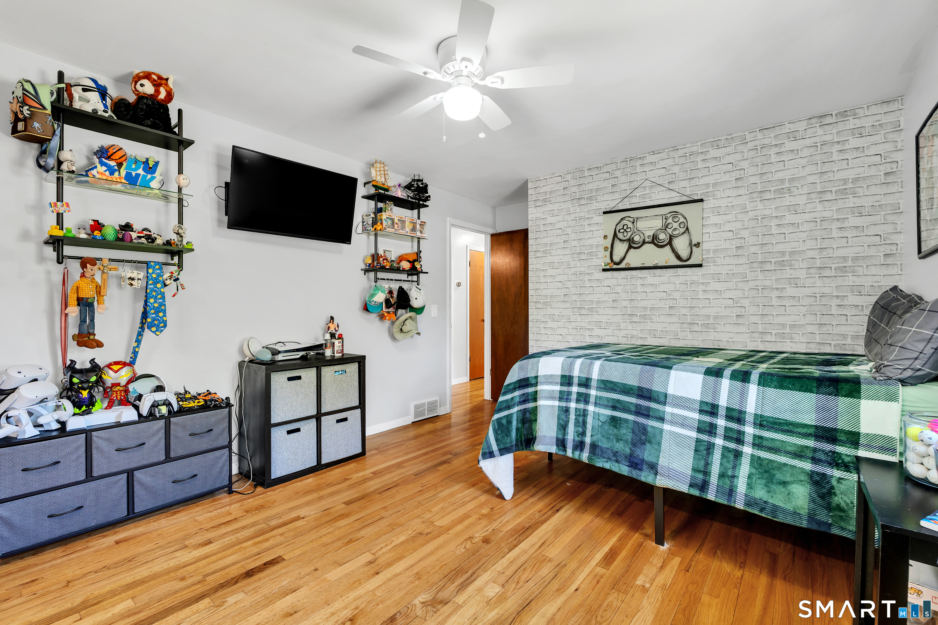 17 Briarwood Lane Branford CT 06405