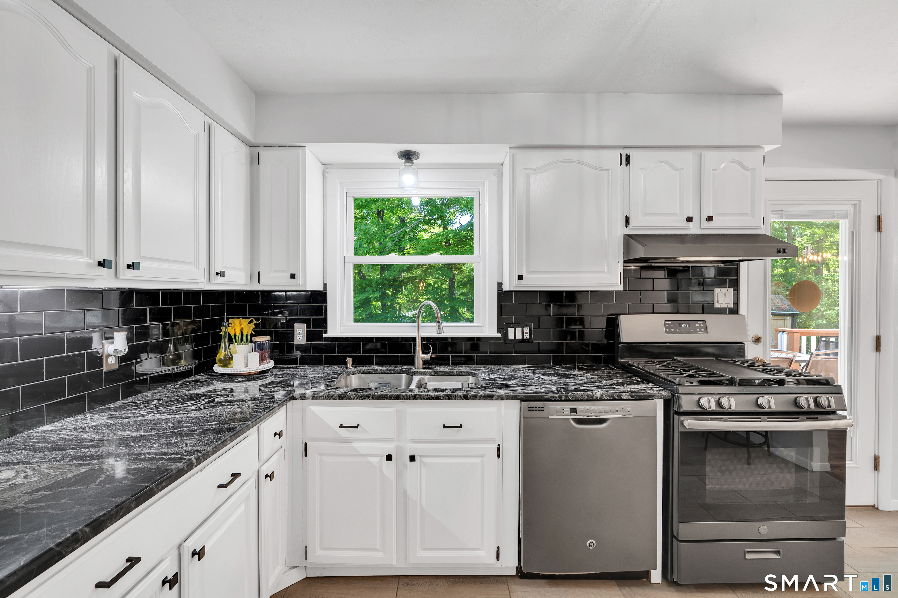 17 Briarwood Lane Branford CT 06405