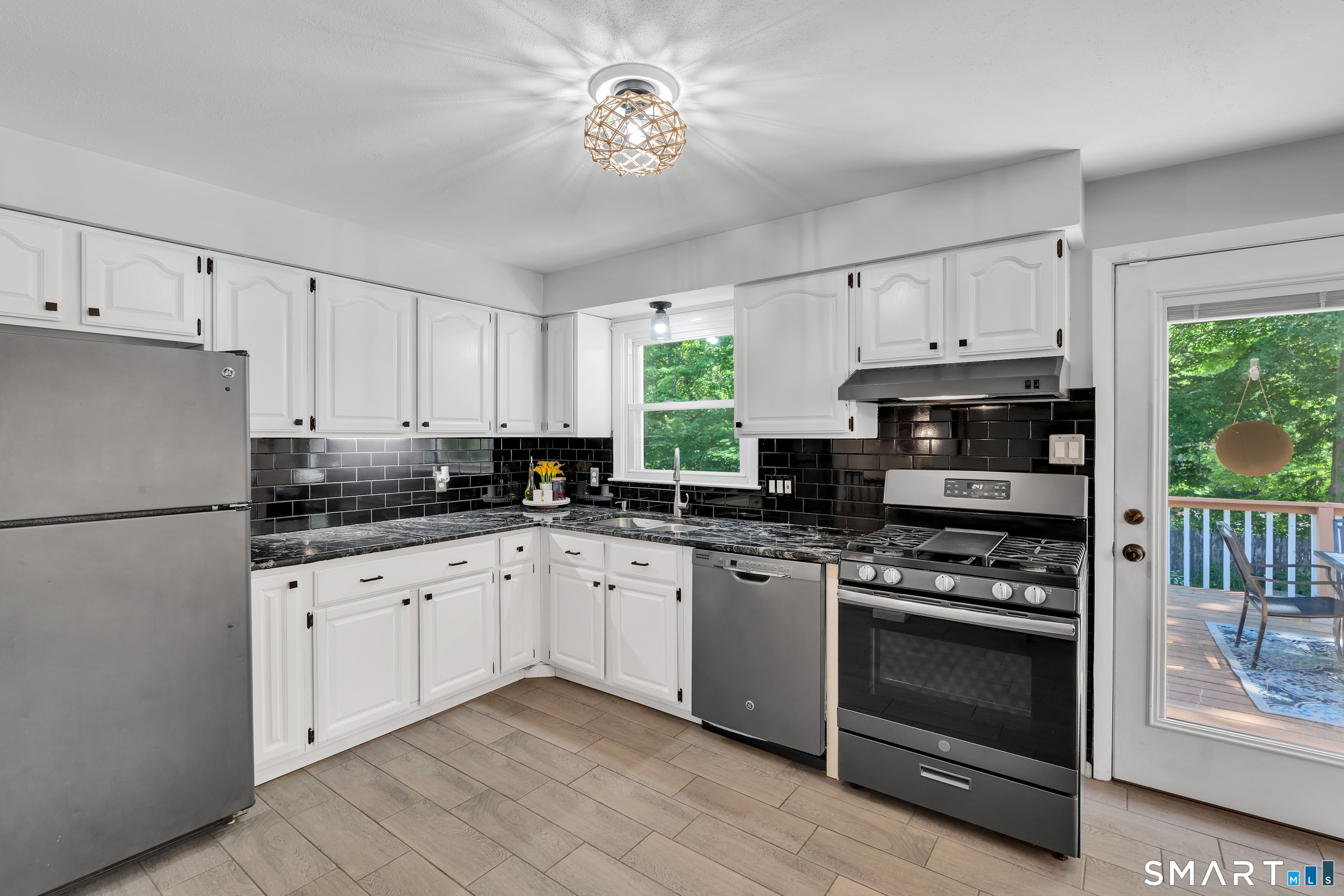 17 Briarwood Lane Branford CT 06405