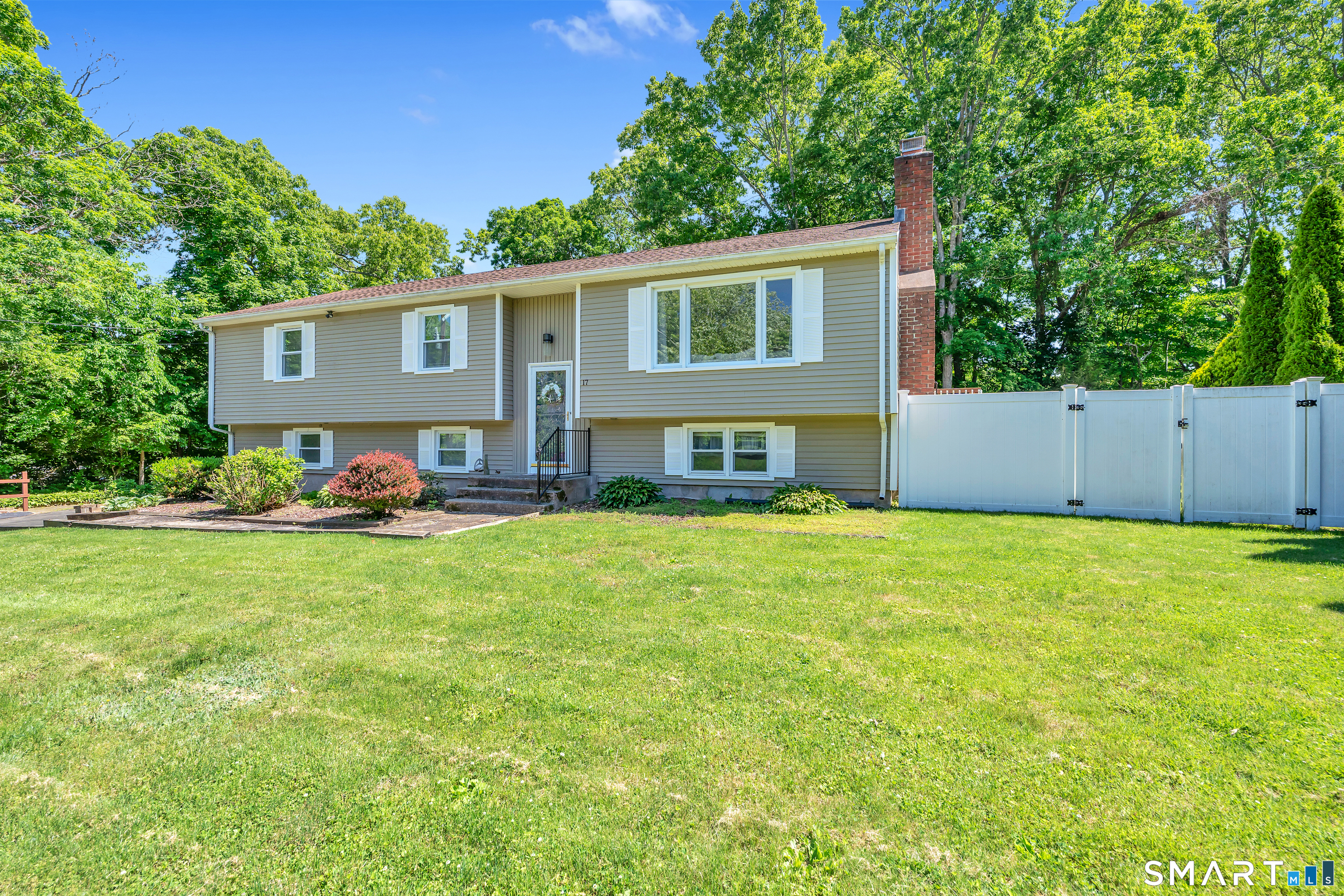 17 Briarwood Lane Branford CT 06405