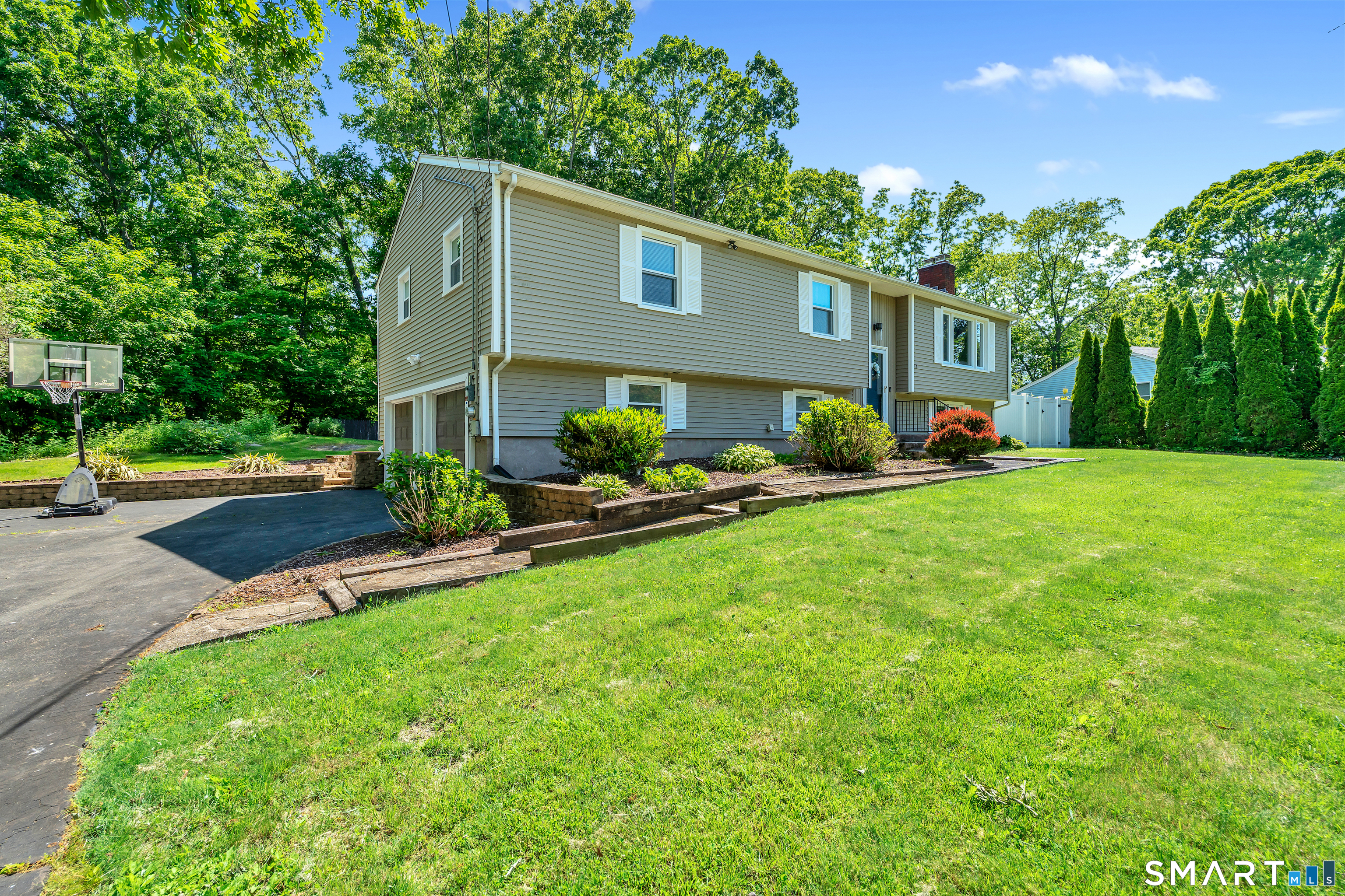 17 Briarwood Lane Branford CT 06405