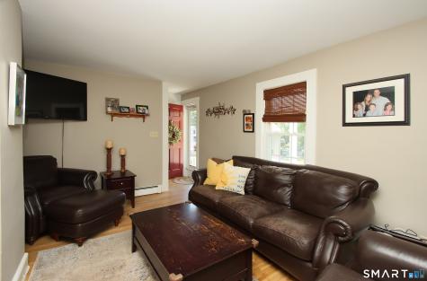 7 Middle Lane Simsbury CT 06070