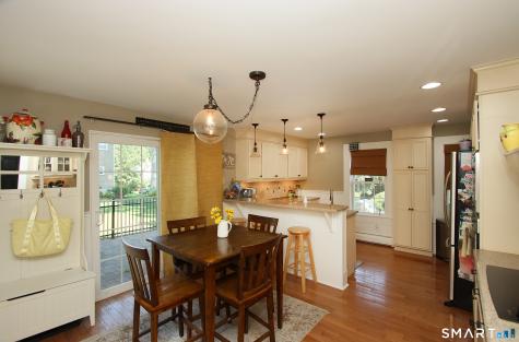 7 Middle Lane Simsbury CT 06070