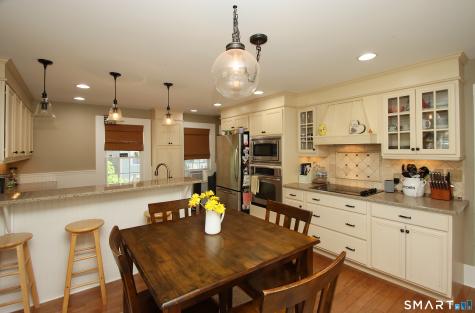 7 Middle Lane Simsbury CT 06070