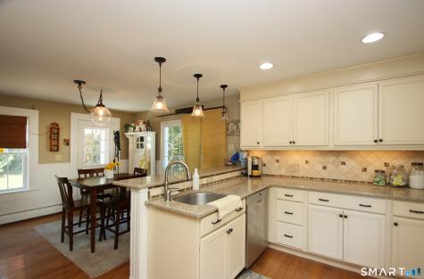 7 Middle Lane Simsbury CT 06070