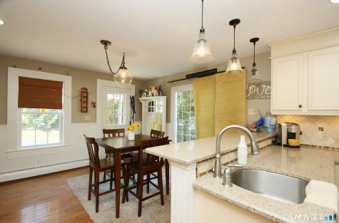 7 Middle Lane Simsbury CT 06070