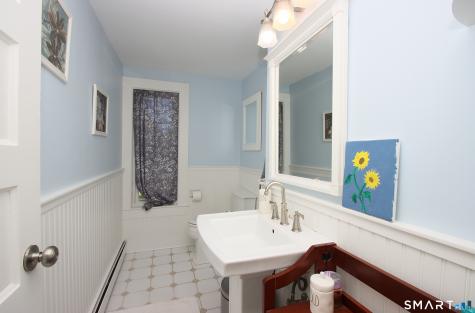 7 Middle Lane Simsbury CT 06070