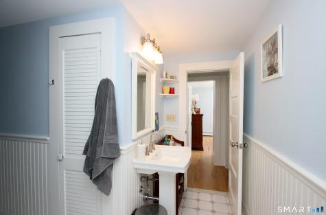 7 Middle Lane Simsbury CT 06070