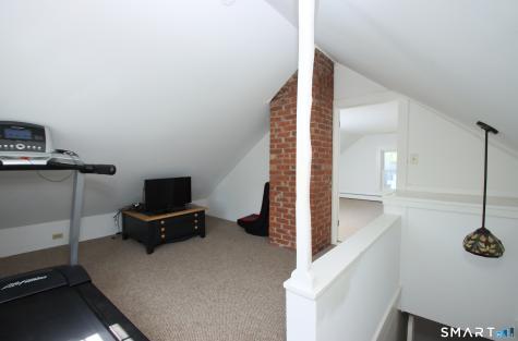 7 Middle Lane Simsbury CT 06070