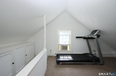 7 Middle Lane Simsbury CT 06070