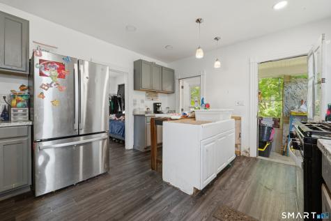31 Smith Street Seymour CT 06483