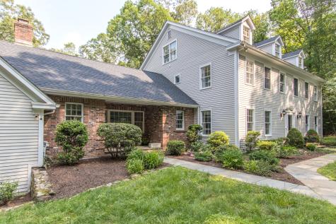 39 Wampum Hill Road Weston CT 06883