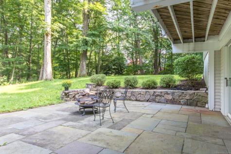 39 Wampum Hill Road Weston CT 06883