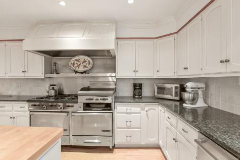 39 Wampum Hill Road Weston CT 06883
