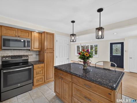 527 Clintonville Road North Haven CT 06473