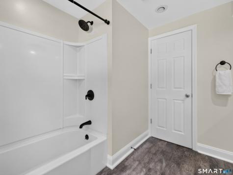 527 Clintonville Road North Haven CT 06473