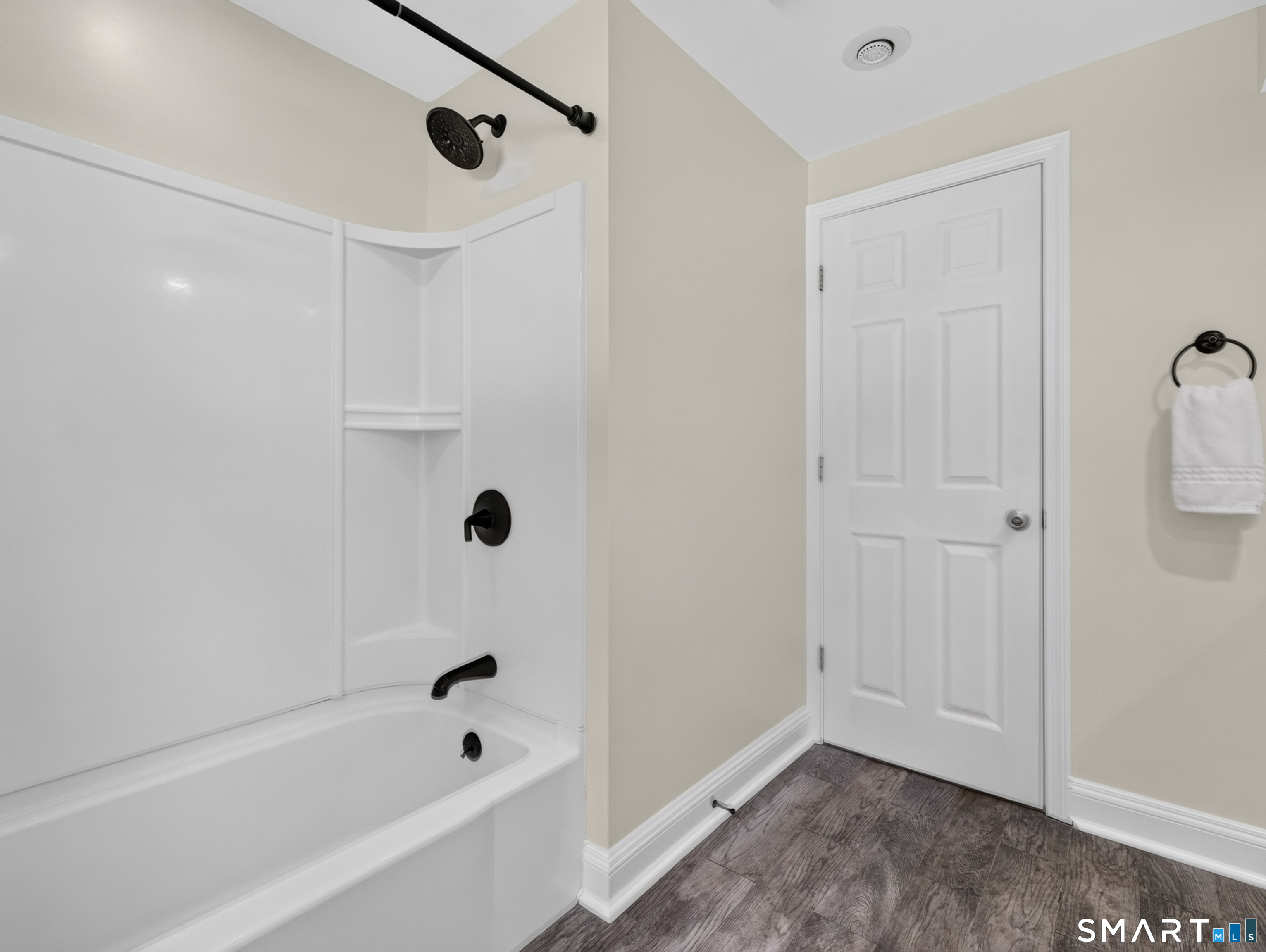 527 Clintonville Road North Haven CT 06473