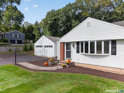 527 Clintonville Road North Haven CT 06473