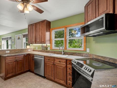 17 North Forest Circle West Haven CT 06516