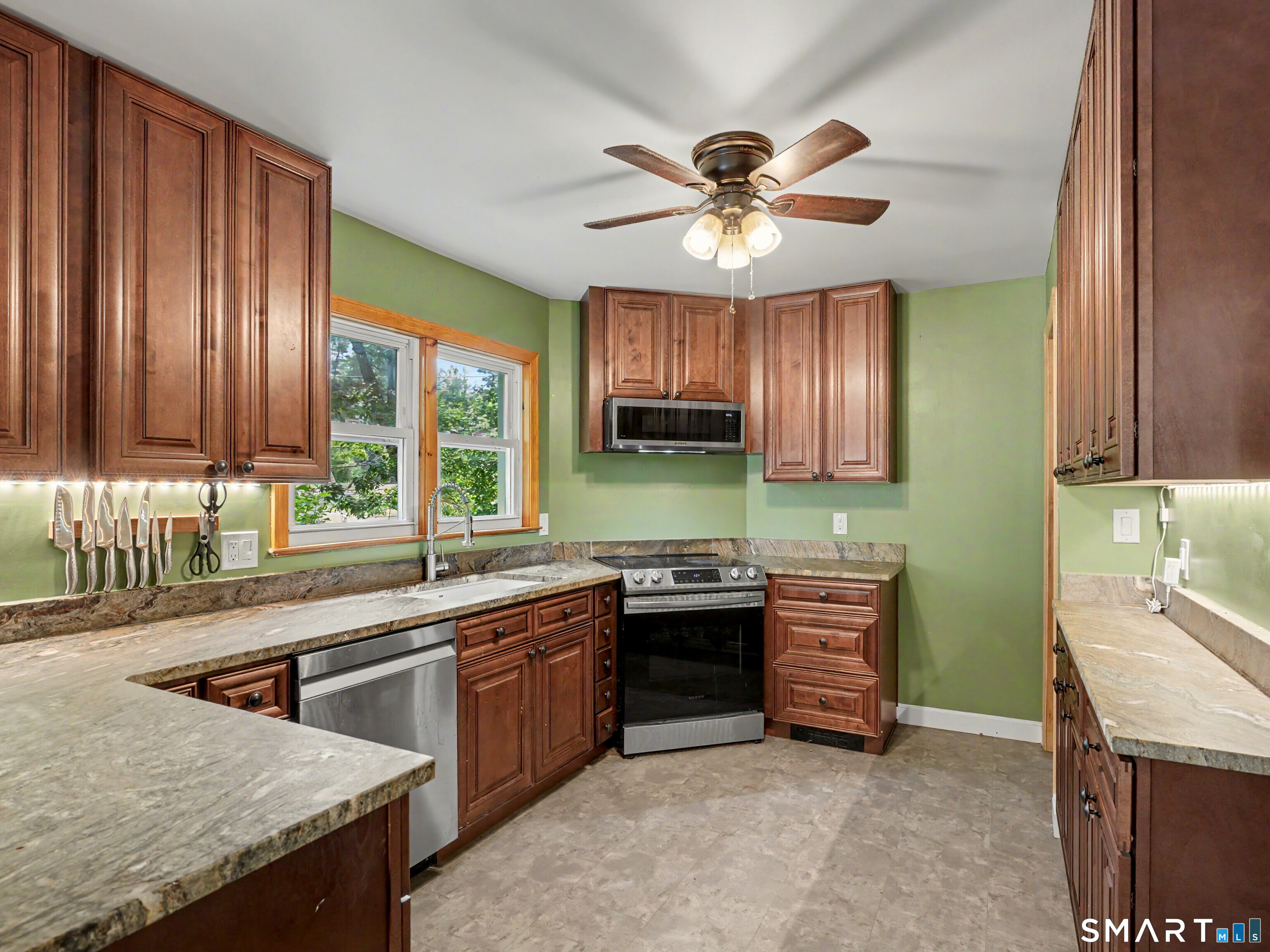 17 North Forest Circle West Haven CT 06516