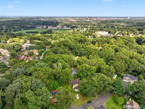 17 North Forest Circle West Haven CT 06516
