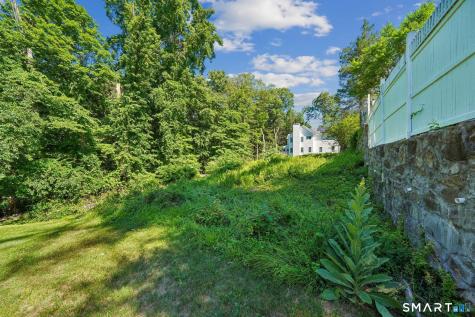 132 East Hunting Ridge Road Stamford CT 06903