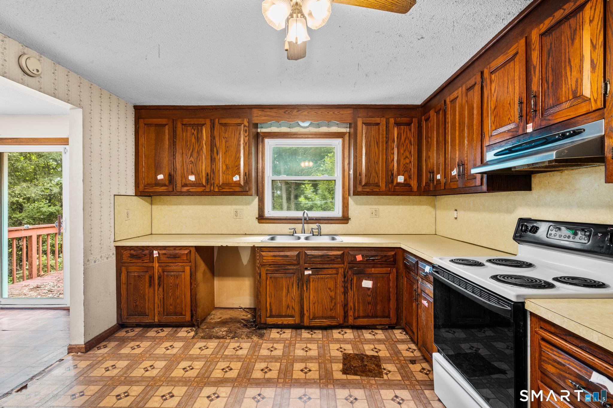 32 Woodhaven Drive Burlington CT 06013