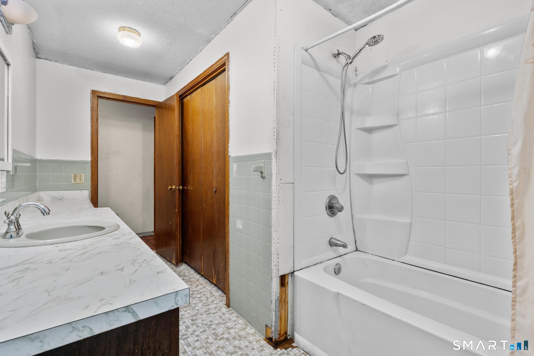 32 Woodhaven Drive Burlington CT 06013