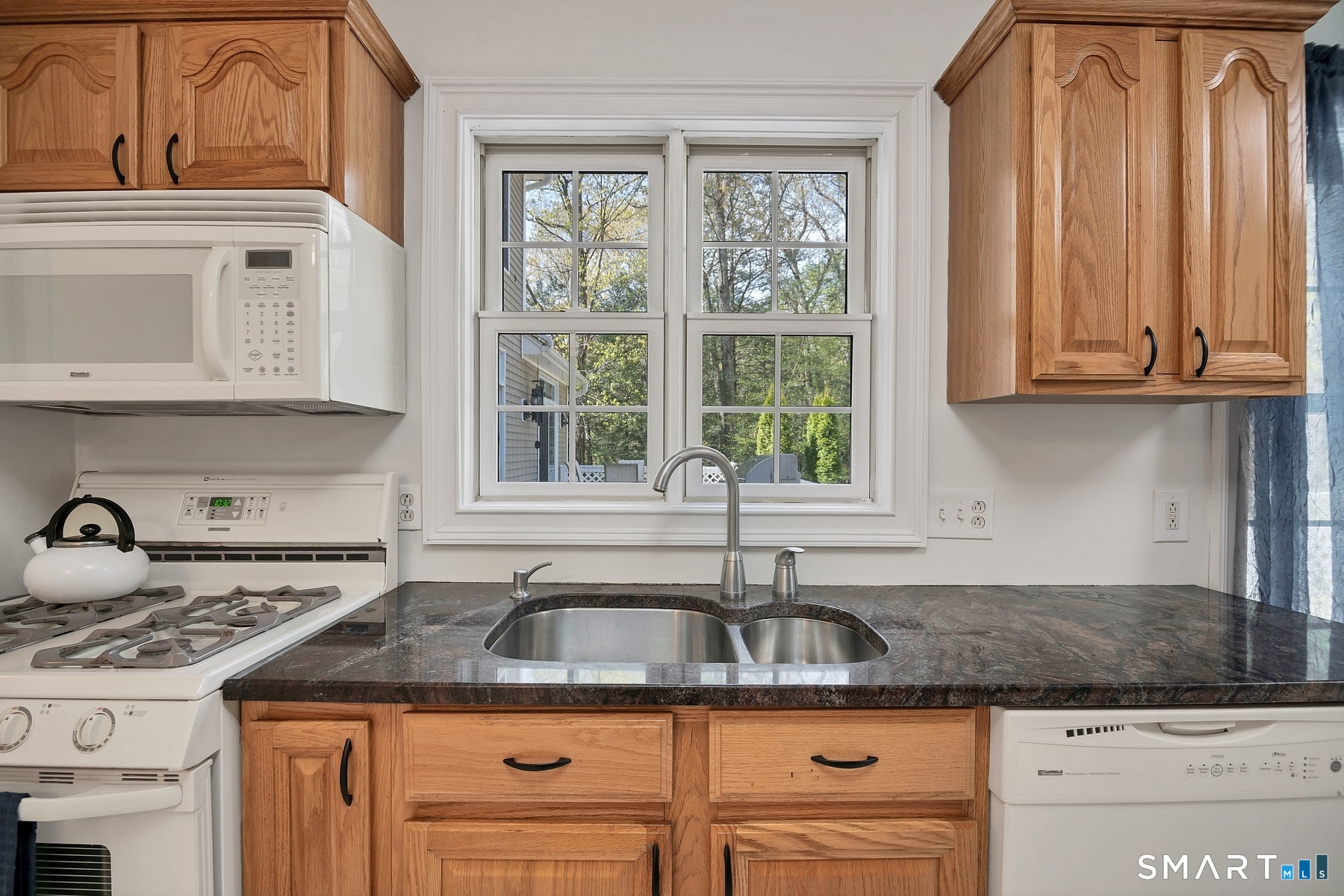 17 Carriage Lane Woodbury CT 06798