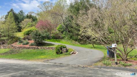 17 Carriage Lane Woodbury CT 06798