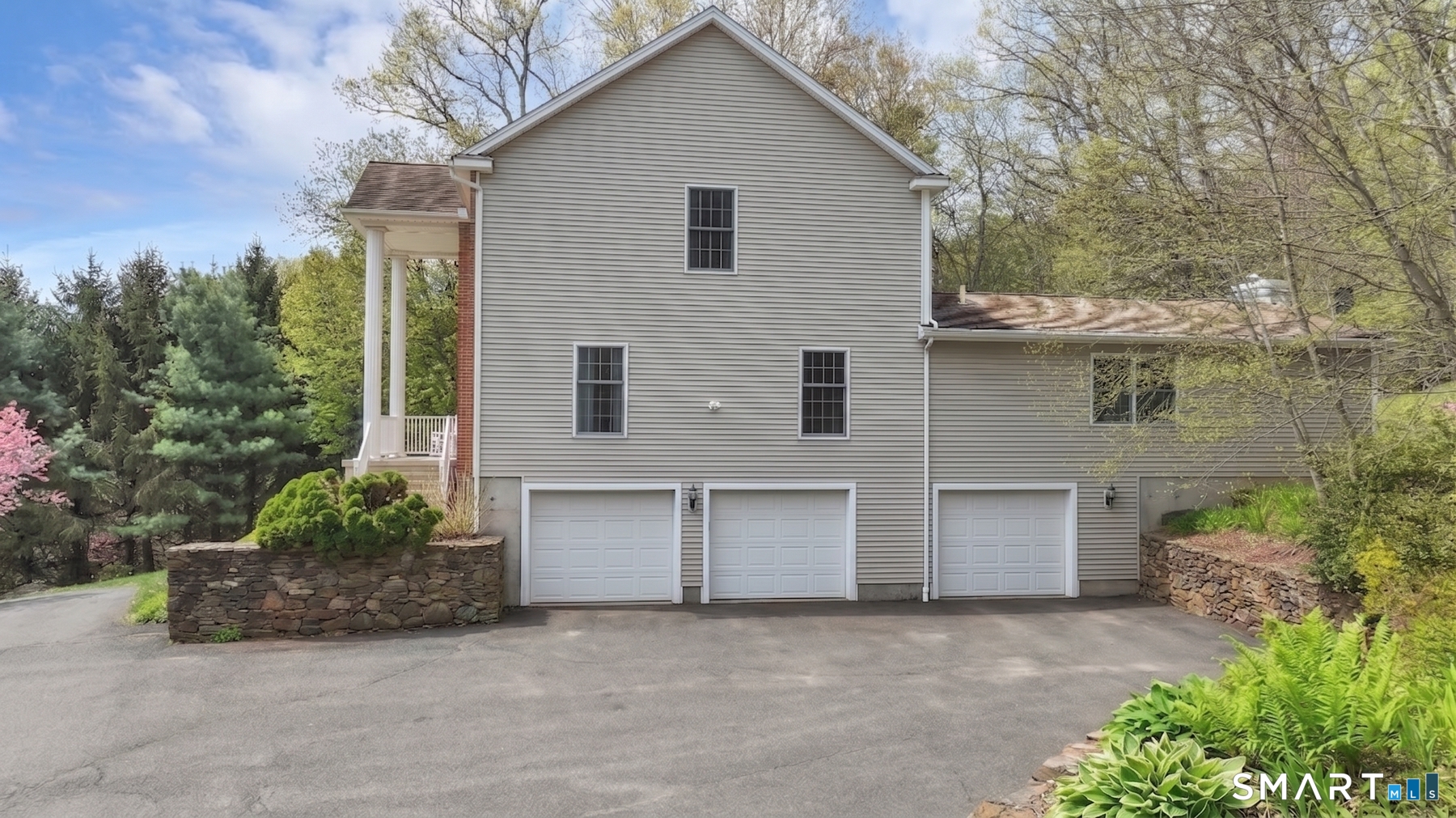 17 Carriage Lane Woodbury CT 06798
