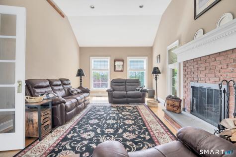 17 Carriage Lane Woodbury CT 06798