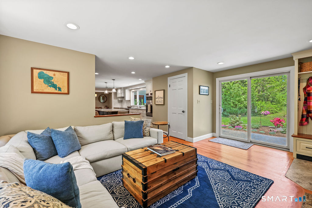 8 Ann Mar Lane Simsbury CT 06070