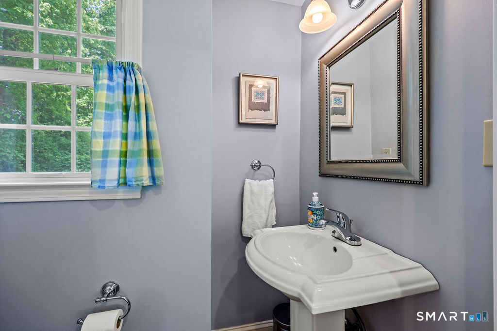 8 Ann Mar Lane Simsbury CT 06070