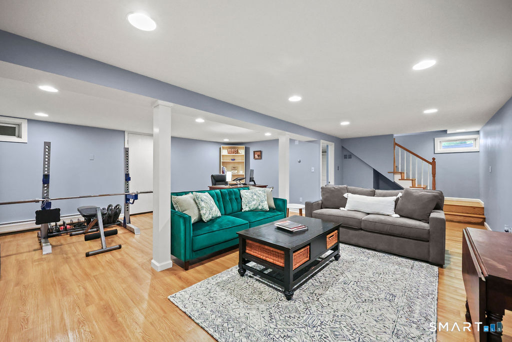 8 Ann Mar Lane Simsbury CT 06070