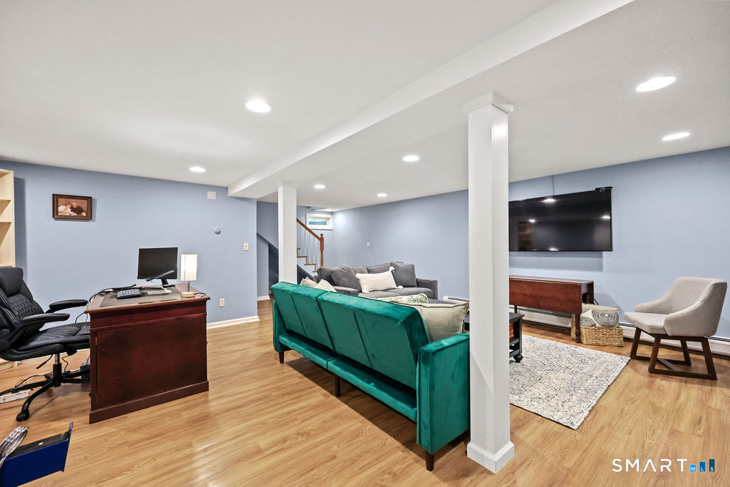 8 Ann Mar Lane Simsbury CT 06070