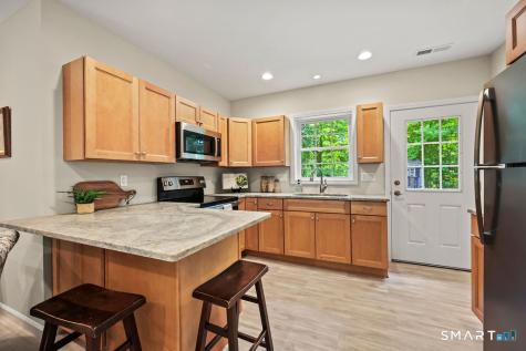 8 Ann Mar Lane Simsbury CT 06070