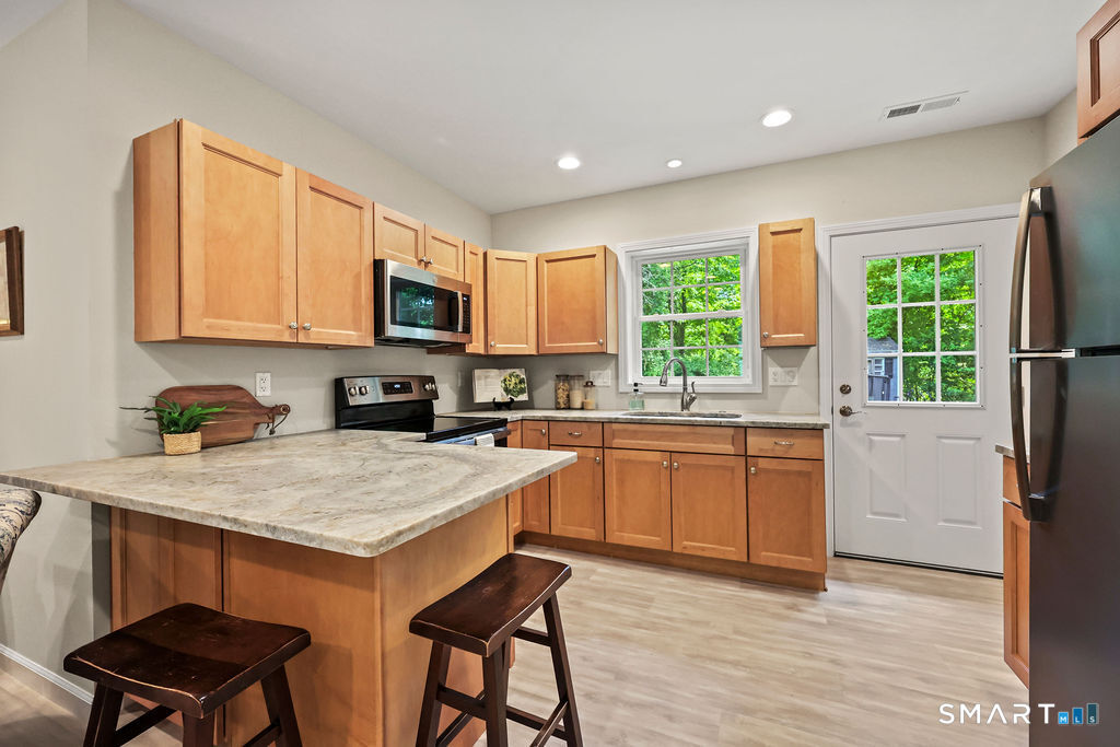 8 Ann Mar Lane Simsbury CT 06070