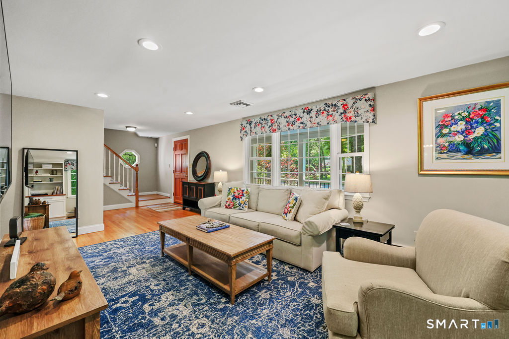 8 Ann Mar Lane Simsbury CT 06070