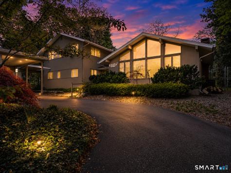 104 Parkway South New London CT 06320