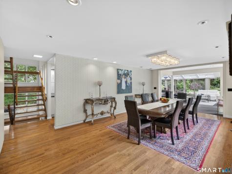 104 Parkway South New London CT 06320