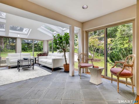 104 Parkway South New London CT 06320