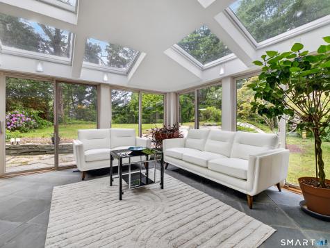 104 Parkway South New London CT 06320